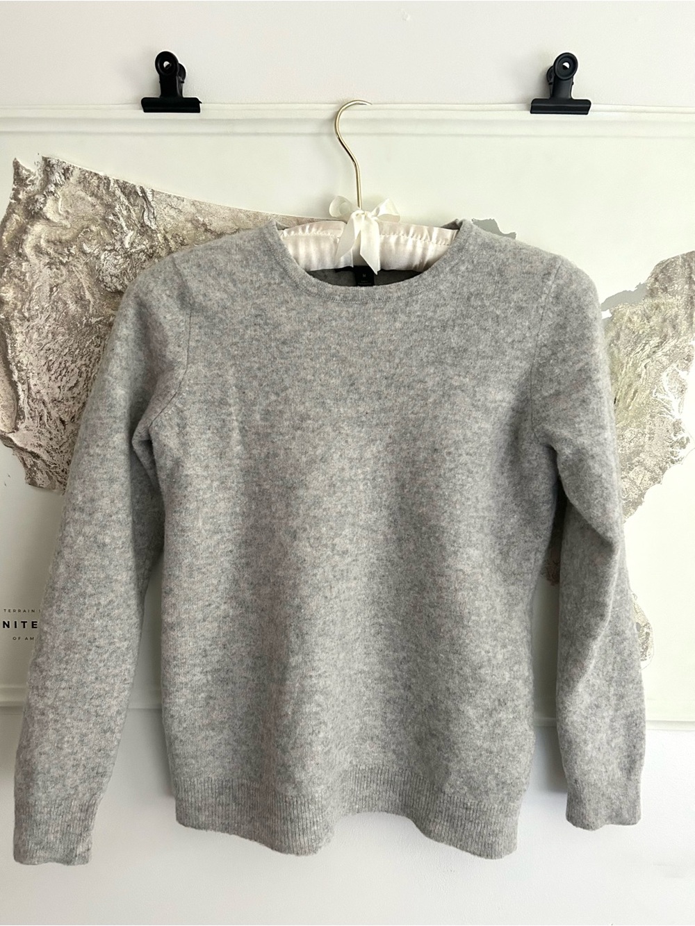 Women’s Crewneck Cashmere Sweater - Light Gray